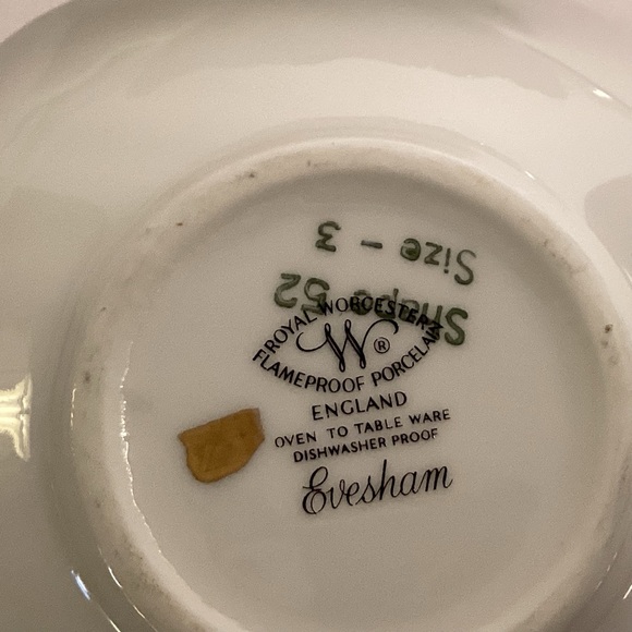 Set of 8 Royal Worcester shell shape serving dishes - Picture 5 of 9